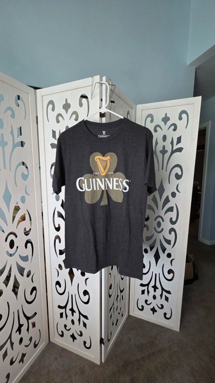 Guinness Shamrock Logo T Shirt Medium Gray St Patricks Graphic Tee nwot